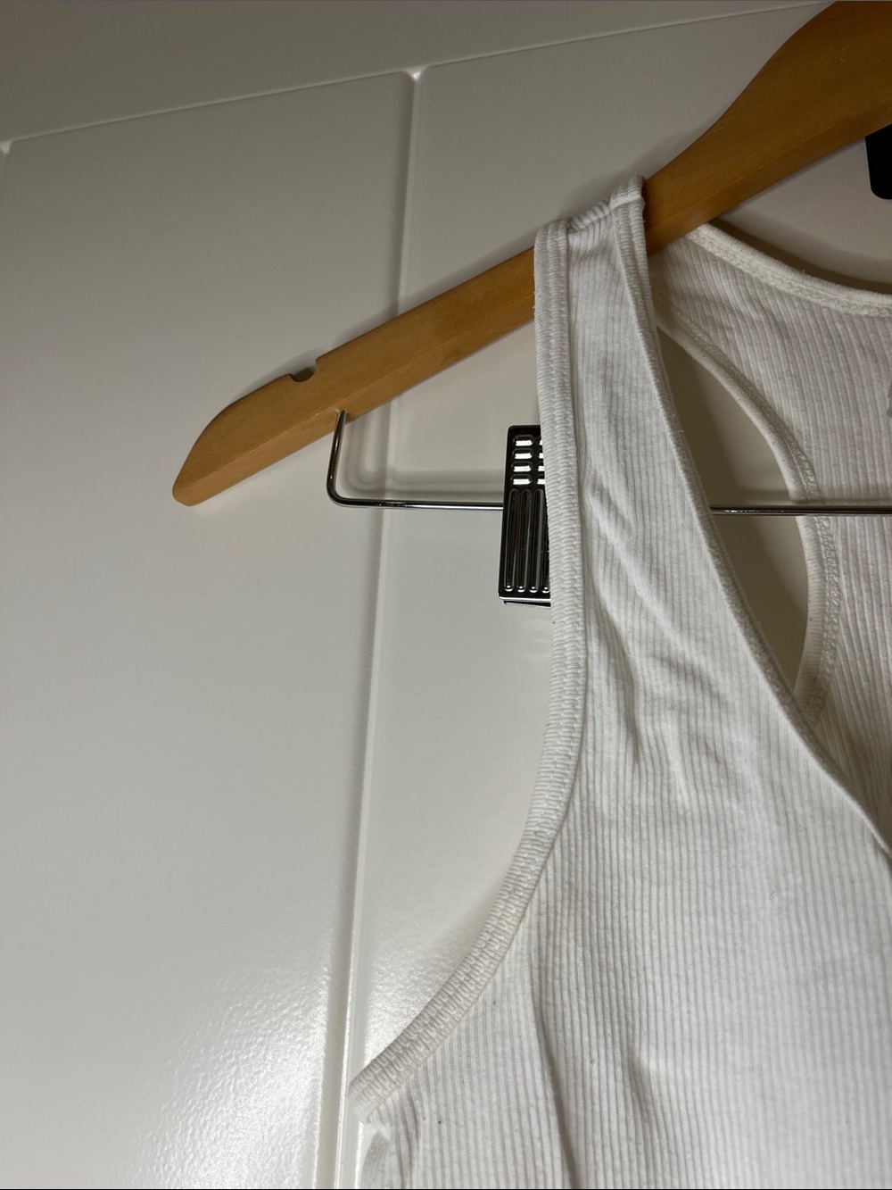 American Apparel White Ribbed Racerback Tank - Picture 4 of 5